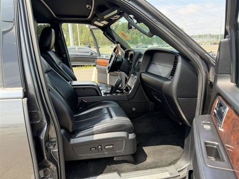 Used 2017 Lincoln Navigator L Select AWD/4WD image 16