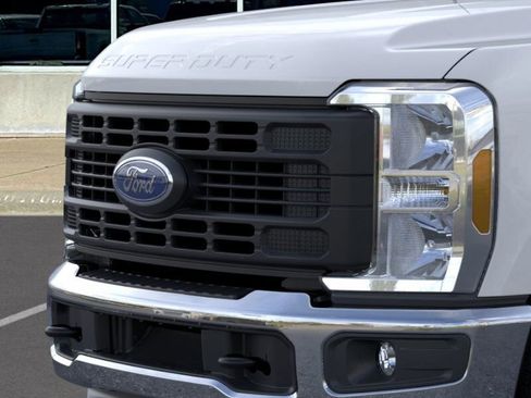 New 2026 Ford F250 XL w/ XL Chrome Package image 39
