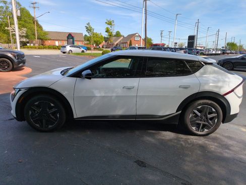 New 2025 Kia EV6 Light RWD image 4