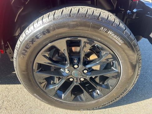 Used 2024 Jeep Wrangler Unlimited Sahara image 13