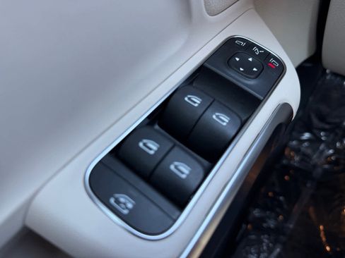 Certified 2025 Mercedes-Benz GLB 250 4MATIC image 26