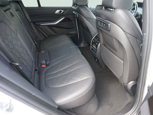 Used 2023 BMW X5 xDrive40i AWD/4WD image 16