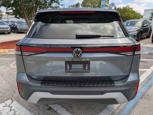 New 2026 Volkswagen Tiguan SE FWD image 5