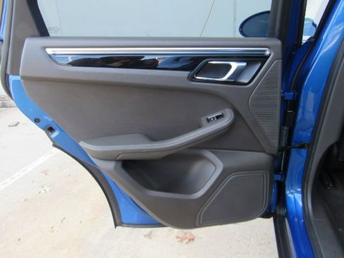 Used 2018 Porsche Macan image 17