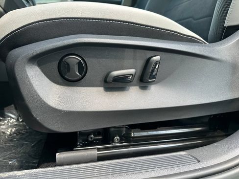 New 2026 Volkswagen Taos SE AWD/4WD image 9