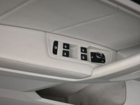 Used 2023 Volkswagen Tiguan SE FWD image 11