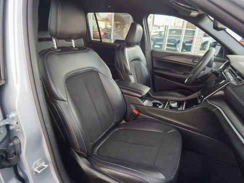 Used 2024 Jeep Grand Cherokee Altitude AWD/4WD image 28