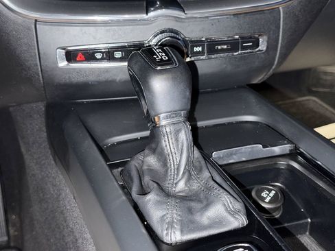 Used 2019 Volvo XC60 T6 Momentum w/ Multimedia Package image 15