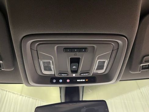 Used 2022 Chevrolet Silverado 1500 LTZ w/ Z71 Off-Road Package image 18