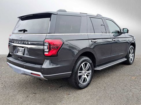 Used 2022 Ford Expedition Limited image 3
