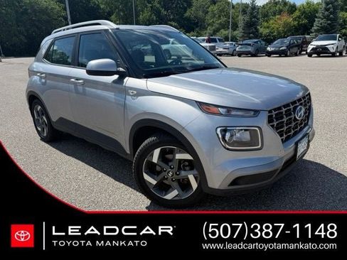 Used 2023 Hyundai Venue SEL FWD image 1