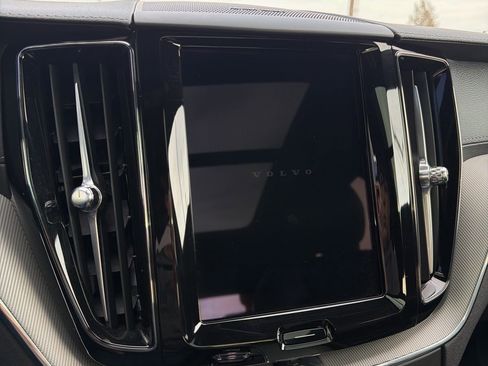 Used 2024 Volvo XC60 B5 Ultimate w/ Protection Package Premier image 20