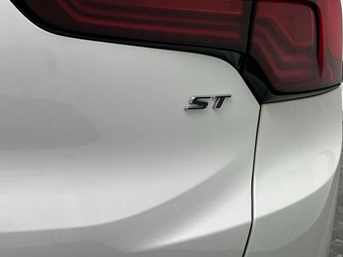 Certified 2024 Buick Encore GX Sport Touring w/ Comfort Package AWD/4WD image 28