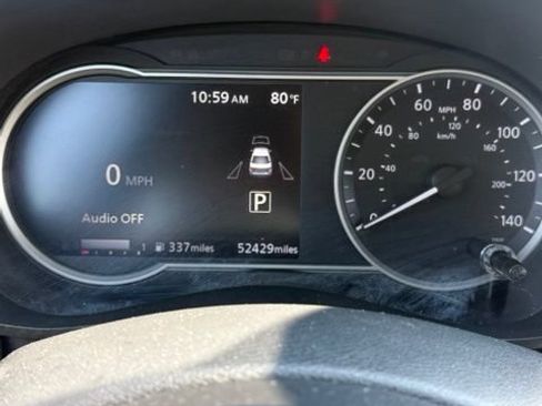 Used 2025 Nissan Versa SV FWD image 12