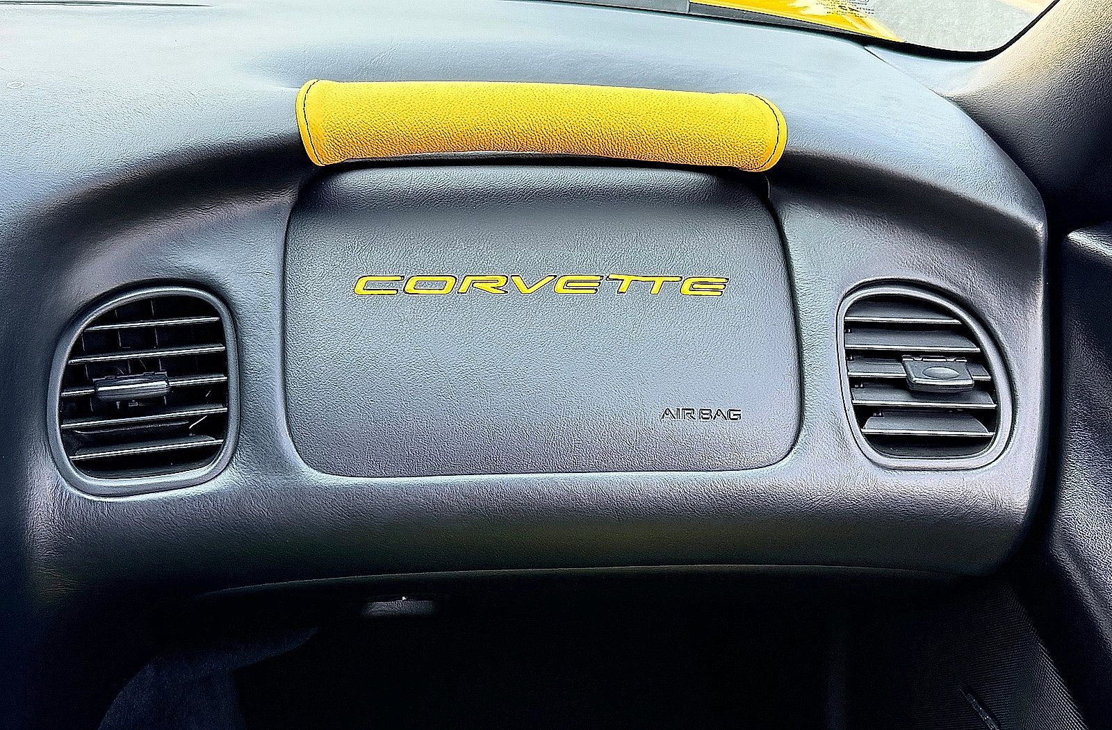 Used 2004 Chevrolet Corvette Z06 w/ Memory Package RWD image 48