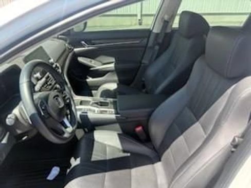 Used 2018 Honda Accord Touring image 12
