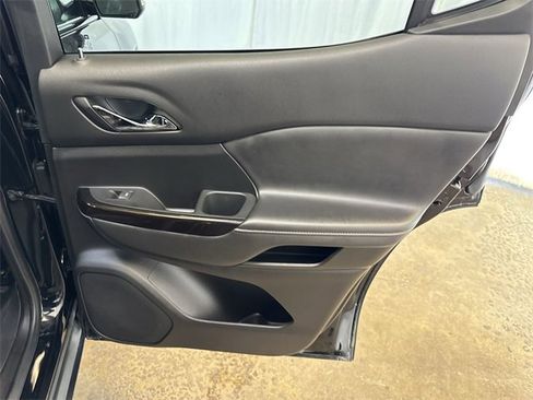 Used 2022 GMC Acadia AT4 w/ Technology Package image 31