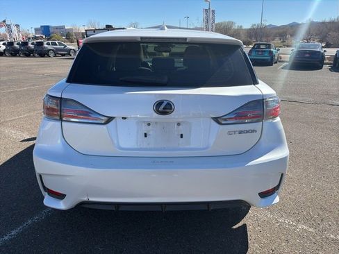 Used 2017 Lexus CT 200h image 3
