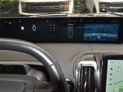 Certified 2025 Ford Expedition Platinum AWD/4WD image 26