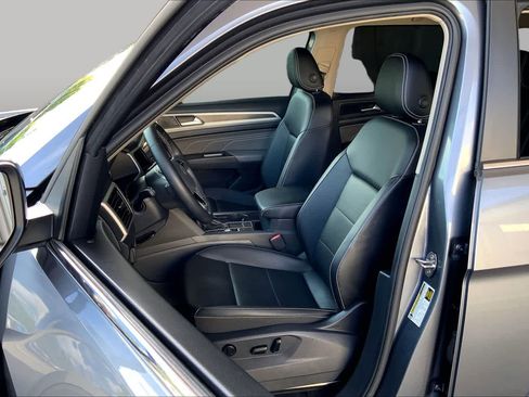 Used 2023 Volkswagen Atlas SE w/ Panoramic Sunroof Package FWD image 8