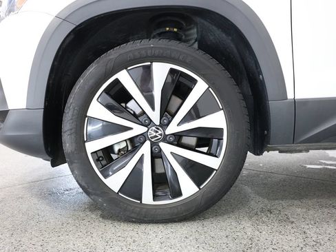 Used 2023 Volkswagen Taos SE FWD image 5