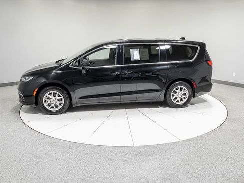 Used 2024 Chrysler Pacifica Touring-L FWD image 36