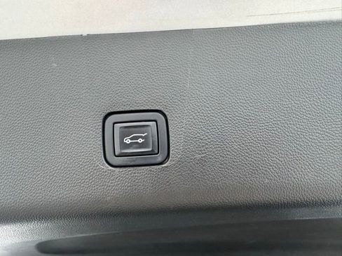 Used 2022 Chevrolet Traverse LT AWD/4WD image 37