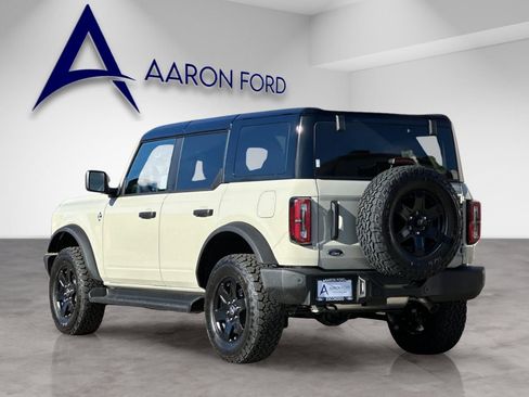 New 2025 Ford Bronco Outer Banks w/ Black Appearance Package image 3
