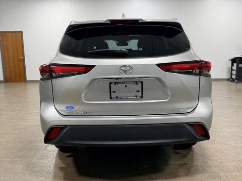 Used 2023 Toyota Highlander XLE image 5