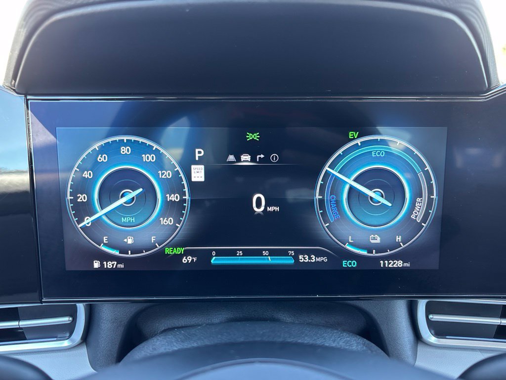 Certified 2025 Hyundai Elantra Limited FWD image 20