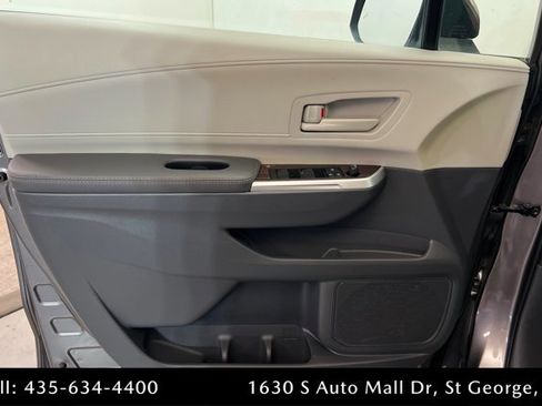 Used 2023 Toyota Sienna LE AWD/4WD image 14