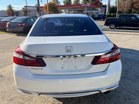 Used 2017 Honda Accord LX image 5