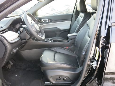 Used 2025 Jeep Compass Limited image 15