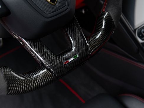 Used 2022 Lamborghini Urus image 32