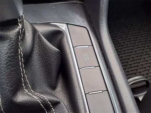 Used 2023 Volkswagen Tiguan SE image 23