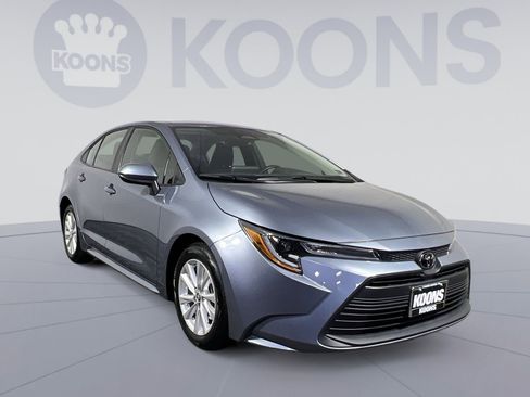 Used 2025 Toyota Corolla LE w/ LE Premium Package FWD image 2