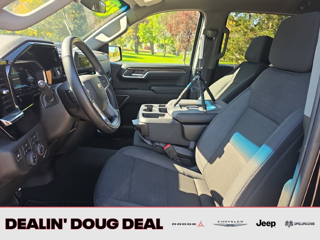 Used 2025 Chevrolet Silverado 1500 LT AWD/4WD image 10