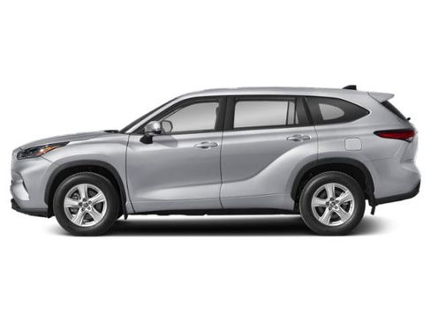 Used 2023 Toyota Highlander LE FWD image 2
