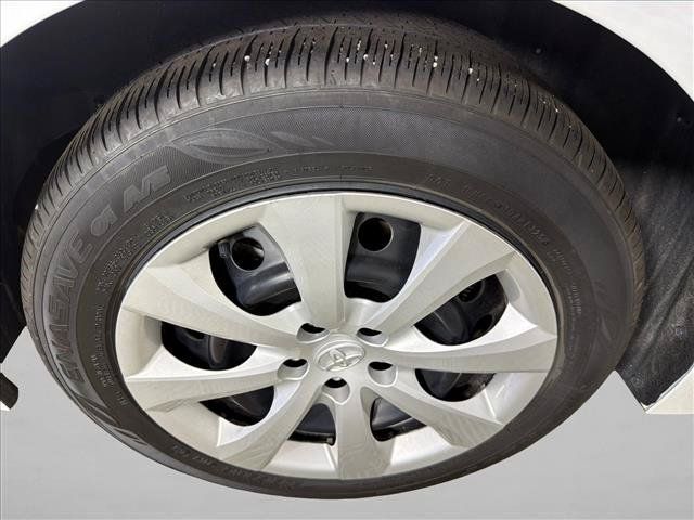 Used 2025 Toyota Corolla LE w/ Convenience Package FWD image 17