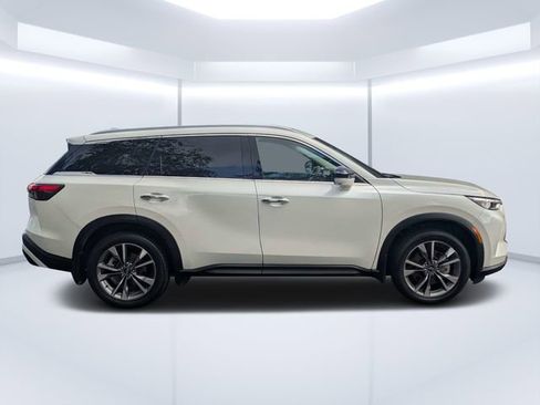 Used 2023 INFINITI QX60 Luxe w/ Cargo Package FWD image 2