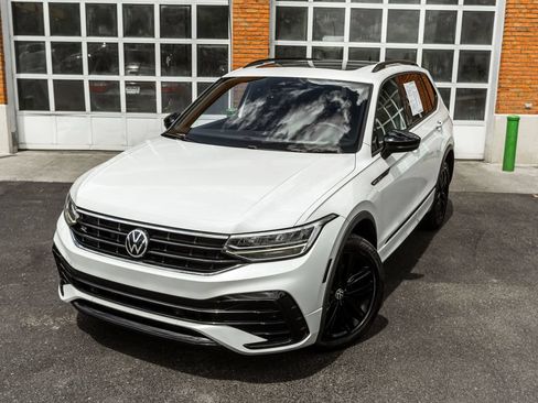 Used 2022 Volkswagen Tiguan SE R-Line AWD/4WD image 2