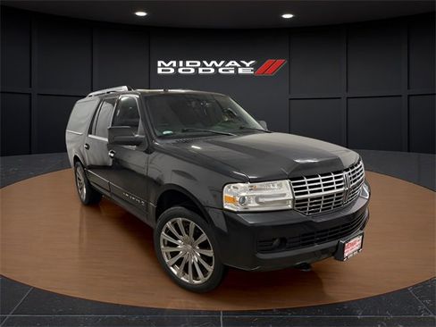 Used 2014 Lincoln Navigator L 4WD image 1