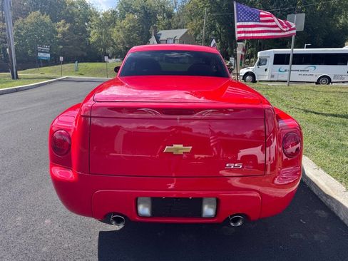 Used 2004 Chevrolet SSR w/ Preferred Equipment Group image 3