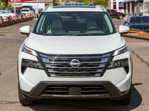 Used 2024 Nissan Rogue SV w/ SV Premium Package AWD/4WD image 3