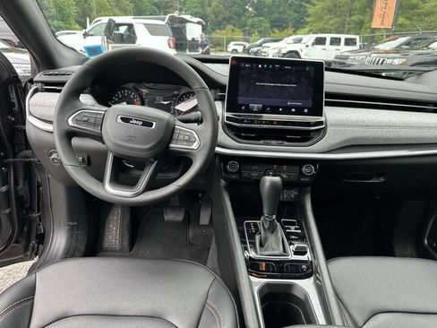 Used 2024 Jeep Compass Latitude w/ Sun and Sound Group AWD/4WD image 19