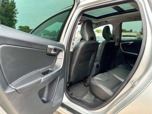 Used 2016 Volvo XC60 T5 Premier w/ Protection Package AWD/4WD image 14