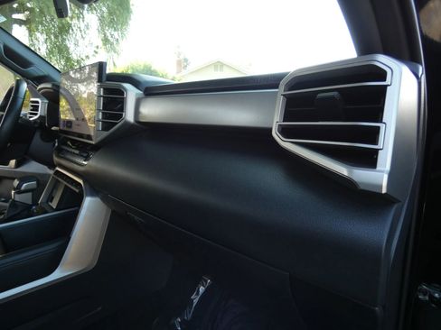 Used 2025 Toyota Tundra Limited image 34