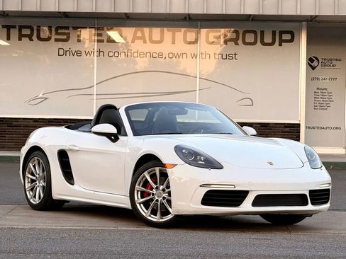 Used 2017 Porsche 718 Boxster RWD image 4