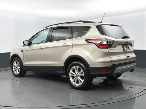 Used 2017 Ford Escape SE w/ Equipment Group 201A AWD/4WD image 9