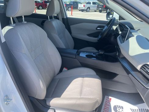 Used 2025 Nissan Rogue SV FWD image 11